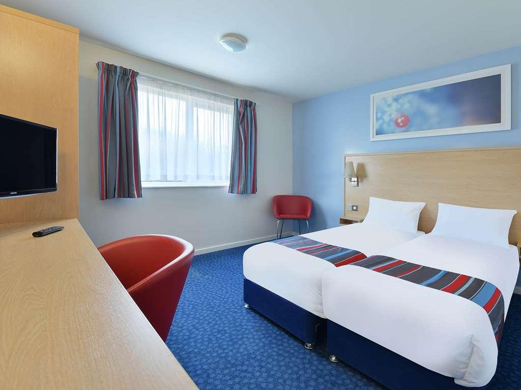 Travelodge Newcastle Whitemare Pool Low Walker Room photo