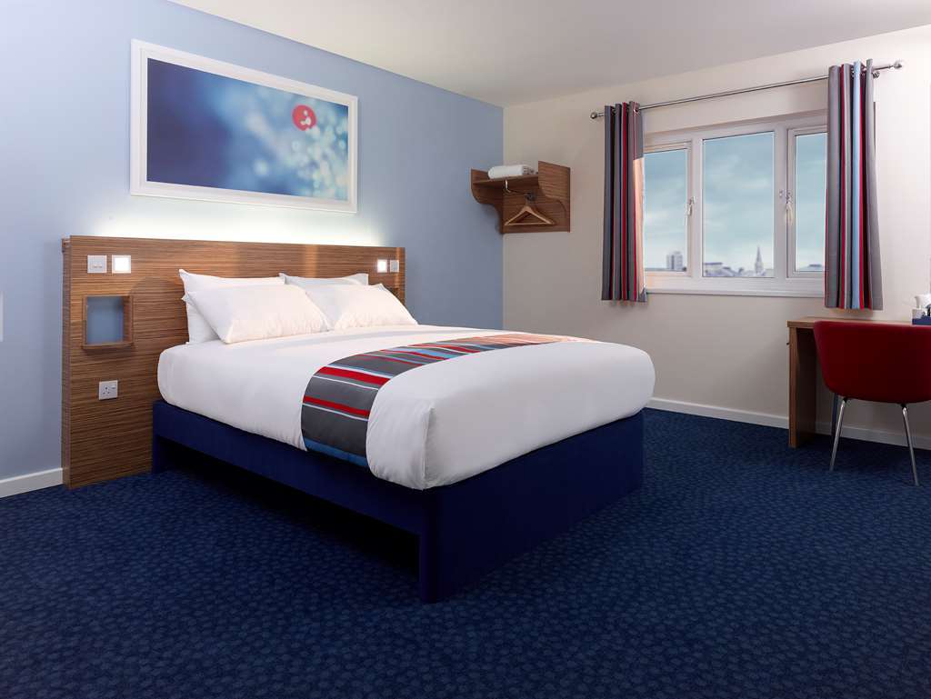 Travelodge Newcastle Whitemare Pool Low Walker Room photo