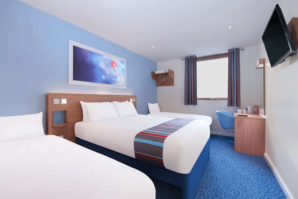 Travelodge Newcastle Whitemare Pool Low Walker Room photo